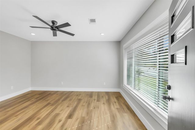 1403 S Chappell Hill Street, Brenham, TX 77833