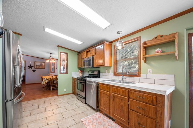 1201 SW 100th St, Augusta, KS 67010