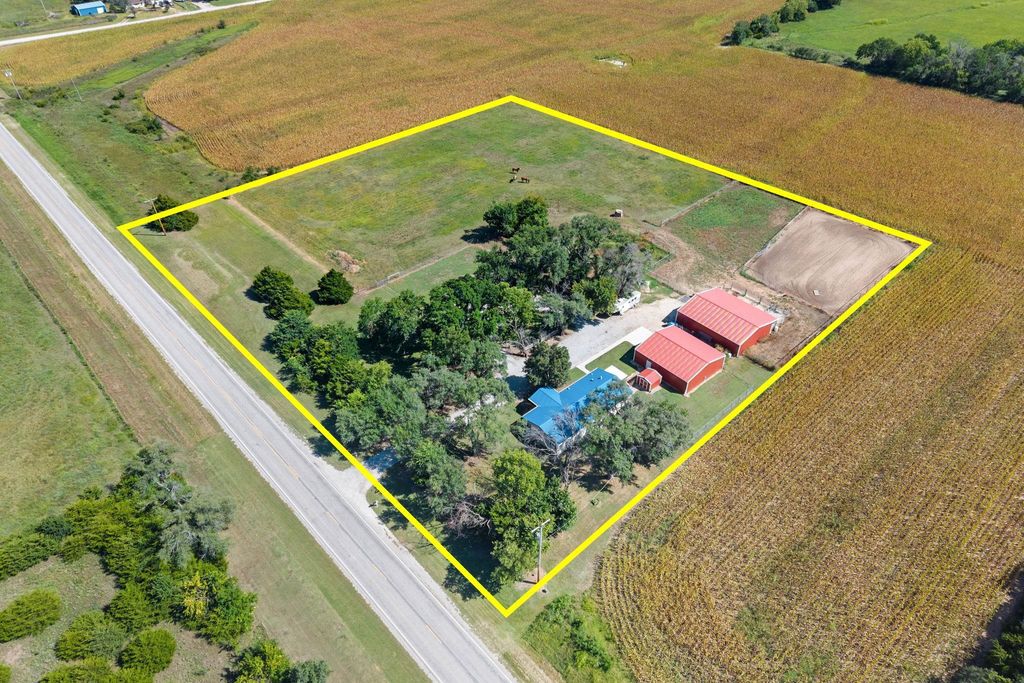 1201 SW 100th St, Augusta, KS 67010