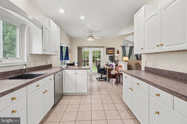 525 WATERSIDE CIR, Lebanon, PA 17042