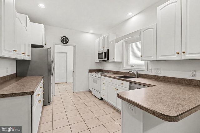 525 WATERSIDE CIR, Lebanon, PA 17042
