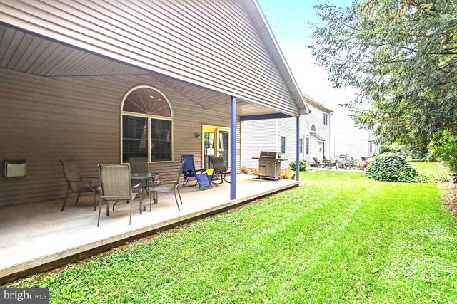 525 WATERSIDE CIR, Lebanon, PA 17042