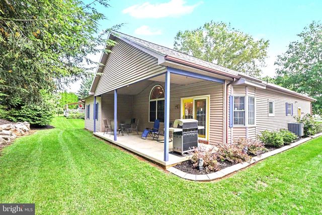 525 WATERSIDE CIR, Lebanon, PA 17042