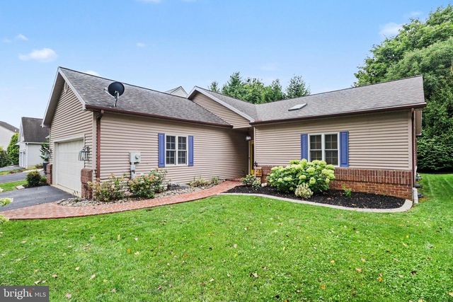 525 WATERSIDE CIR, Lebanon, PA 17042
