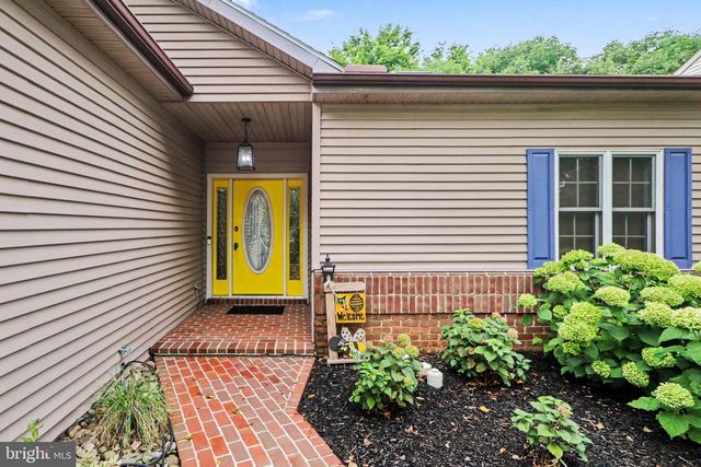 525 WATERSIDE CIR, Lebanon, PA 17042