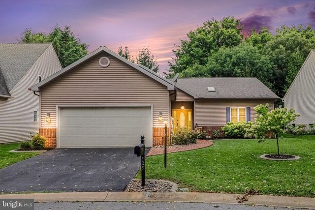 525 WATERSIDE CIR, Lebanon, PA 17042