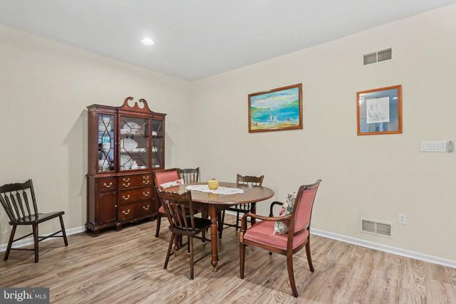 525 WATERSIDE CIR, Lebanon, PA 17042