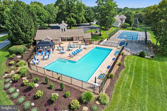 525 WATERSIDE CIR, Lebanon, PA 17042