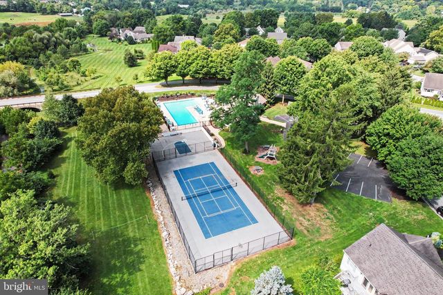 525 WATERSIDE CIR, Lebanon, PA 17042