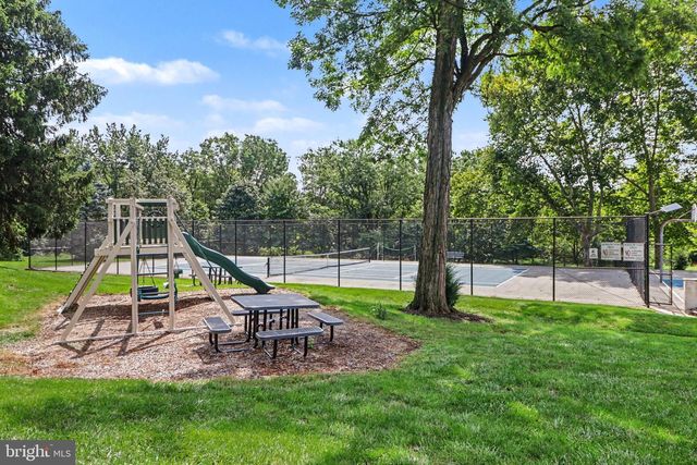 525 WATERSIDE CIR, Lebanon, PA 17042
