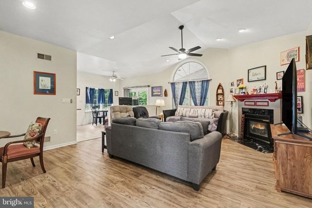525 WATERSIDE CIR, Lebanon, PA 17042