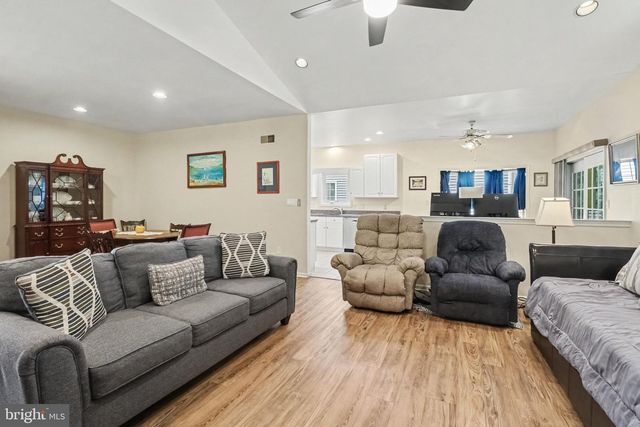 525 WATERSIDE CIR, Lebanon, PA 17042