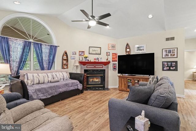 525 WATERSIDE CIR, Lebanon, PA 17042
