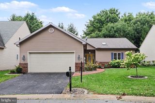 525 WATERSIDE CIR, Lebanon, PA 17042