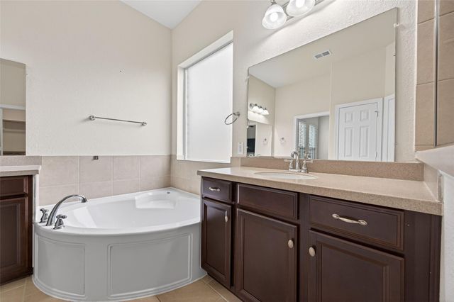 613 W Fork, Webster, TX 77598