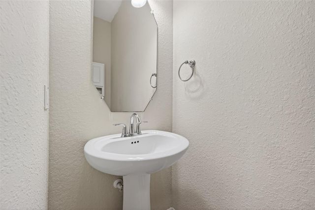 613 W Fork, Webster, TX 77598