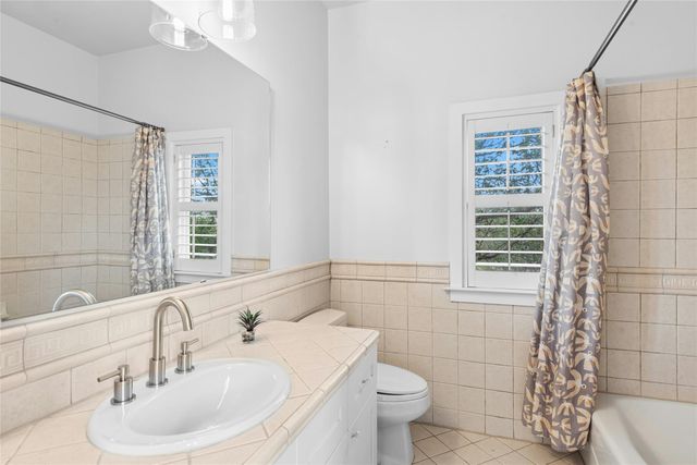 304 Nautilus Ave, Lakeway, TX 78738