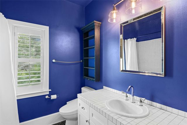 304 Nautilus Ave, Lakeway, TX 78738