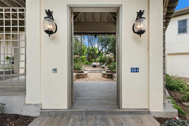 304 Nautilus Ave, Lakeway, TX 78738