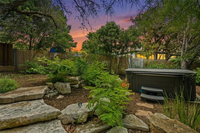 304 Nautilus Ave, Lakeway, TX 78738
