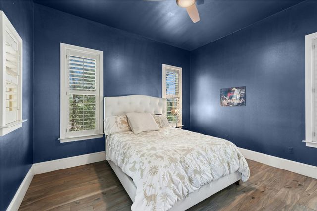 304 Nautilus Ave, Lakeway, TX 78738