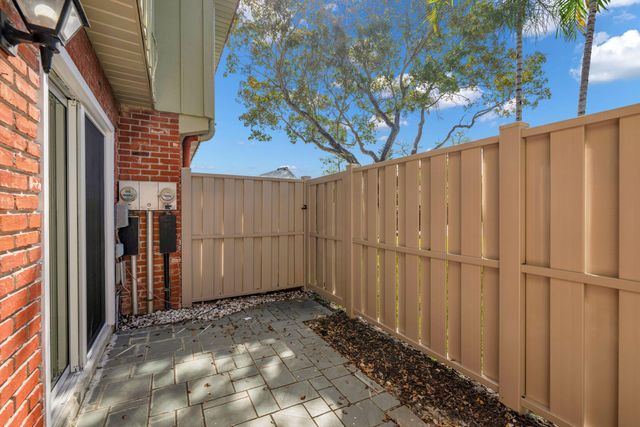 16 NE 20th Court B8, Wilton Manors, FL 33311