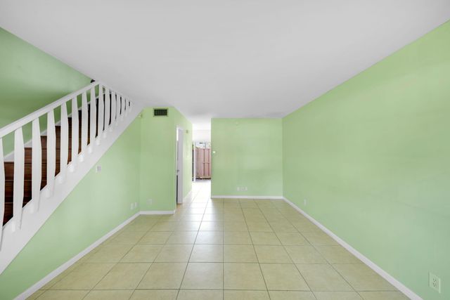 16 NE 20th Court B8, Wilton Manors, FL 33311