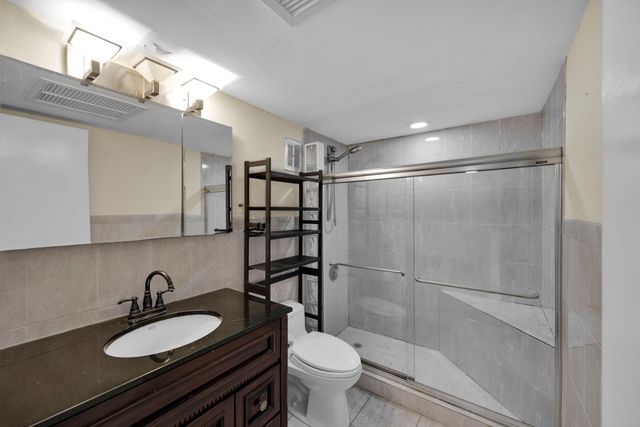 16 NE 20th Court B8, Wilton Manors, FL 33311