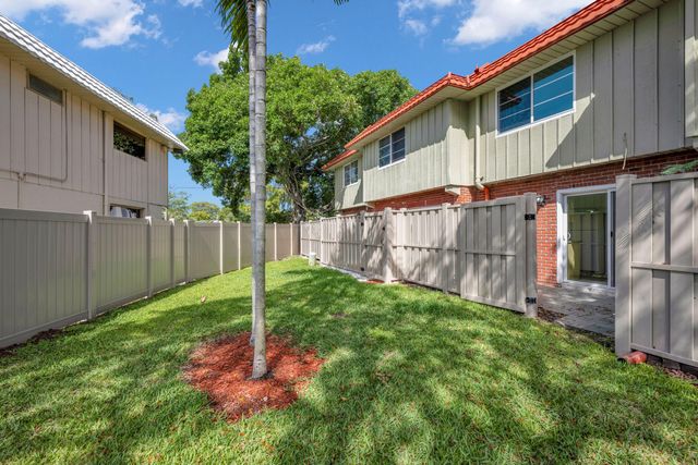 16 NE 20th Court B8, Wilton Manors, FL 33311