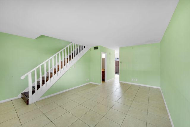 16 NE 20th Court B8, Wilton Manors, FL 33311
