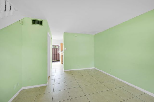 16 NE 20th Court B8, Wilton Manors, FL 33311