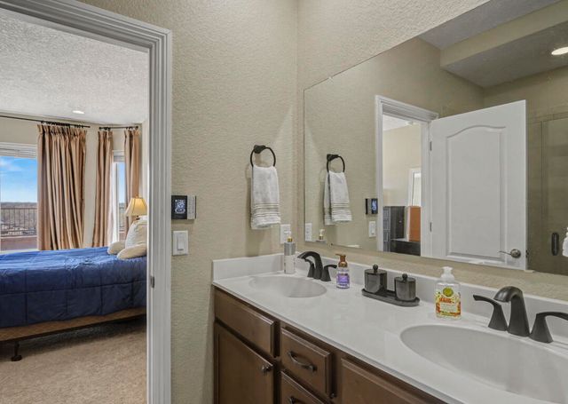 1136 Vallecito Loop NW, Los Lunas, NM 87031