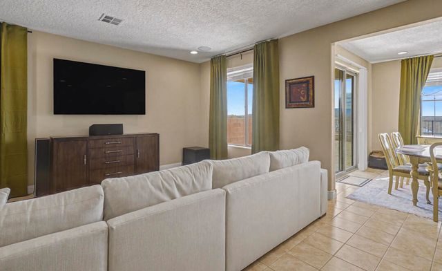 1136 Vallecito Loop NW, Los Lunas, NM 87031