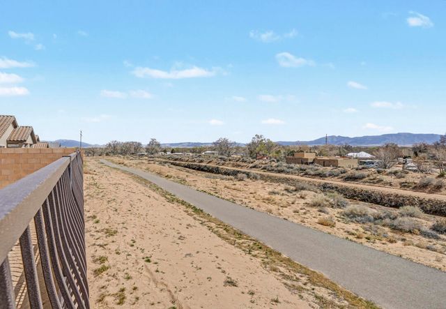 1136 Vallecito Loop NW, Los Lunas, NM 87031