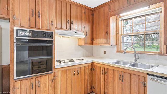 6070 Blue Bonnet Lane, Winston-salem, NC 27103