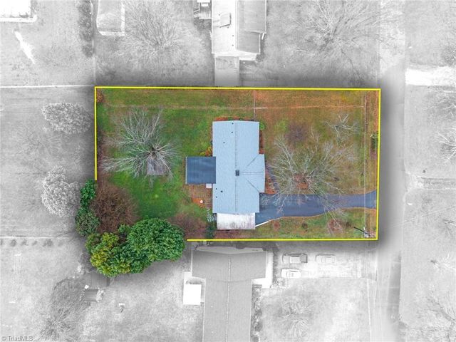 6070 Blue Bonnet Lane, Winston-salem, NC 27103