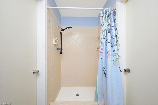 6070 Blue Bonnet Lane, Winston-salem, NC 27103