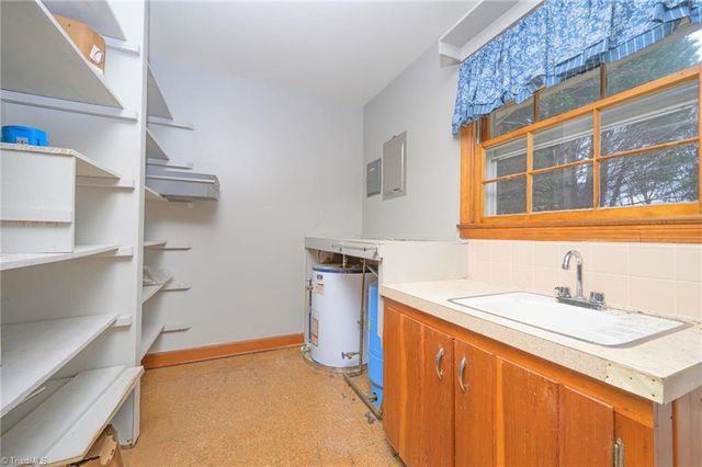 6070 Blue Bonnet Lane, Winston-salem, NC 27103