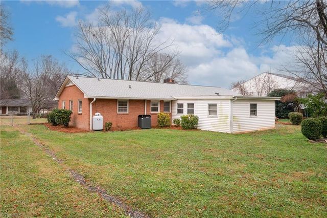 6070 Blue Bonnet Lane, Winston-salem, NC 27103