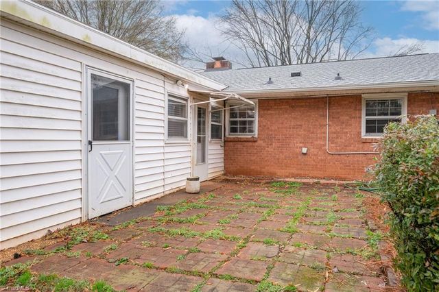 6070 Blue Bonnet Lane, Winston-salem, NC 27103