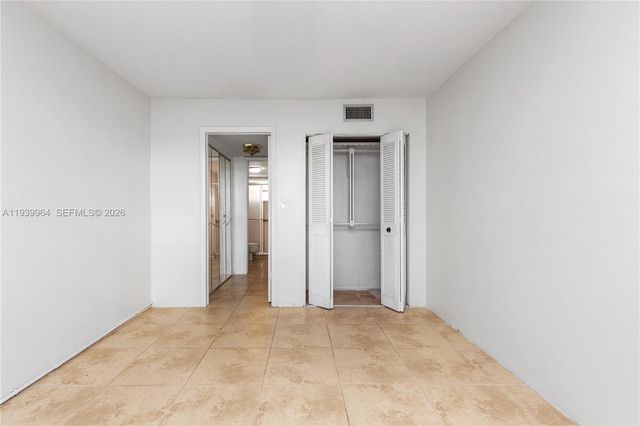 3990 NW 42nd Ave 106, Lauderdale Lakes, FL 33319