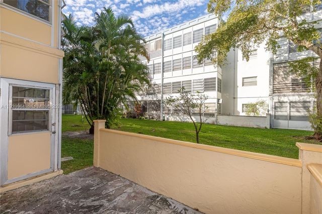 3990 NW 42nd Ave 106, Lauderdale Lakes, FL 33319