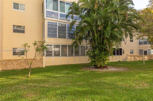 3990 NW 42nd Ave 106, Lauderdale Lakes, FL 33319
