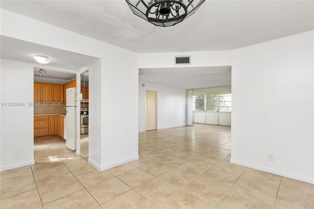 3990 NW 42nd Ave 106, Lauderdale Lakes, FL 33319