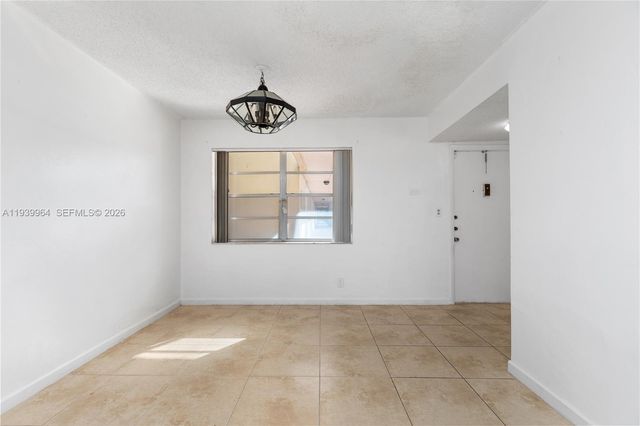 3990 NW 42nd Ave 106, Lauderdale Lakes, FL 33319