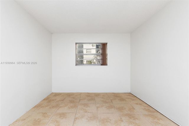 3990 NW 42nd Ave 106, Lauderdale Lakes, FL 33319