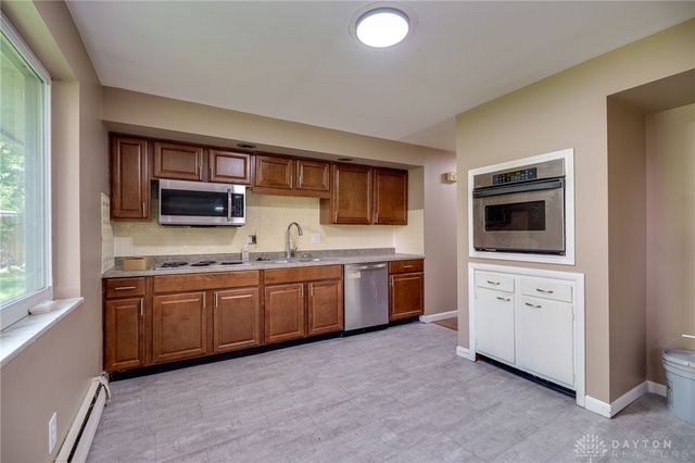 320 Camborne Drive, Englewood, OH 45322