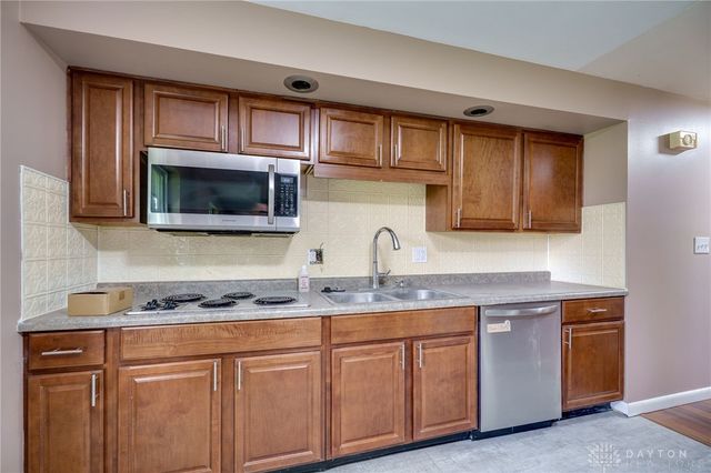 320 Camborne Drive, Englewood, OH 45322