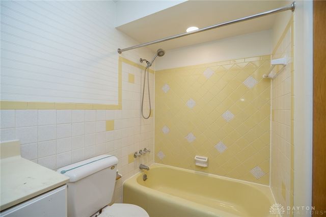 320 Camborne Drive, Englewood, OH 45322