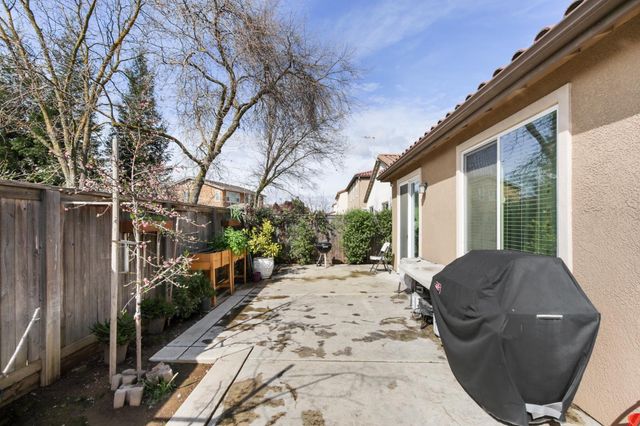 10092 Avocado Way, Elk Grove, CA 95757